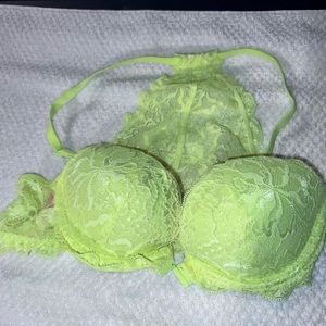 VS Pink front close bra 32AA